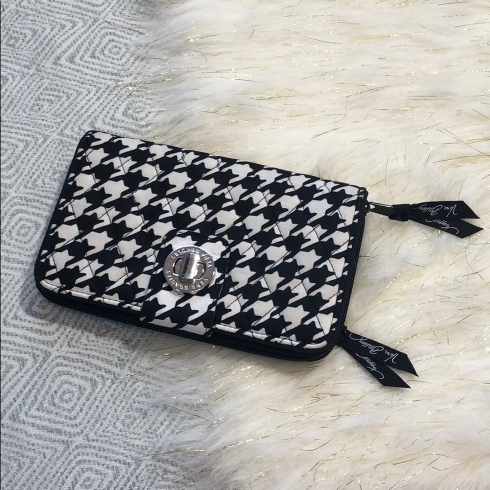EUC [ Vera Bradley ] Houndstooth Turnlock Wallet